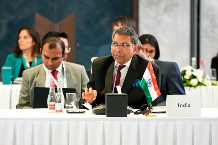 Ambassador meets distressed Indian women workers in Oman