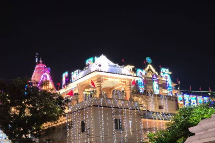 Counting Donations at Shri Krishna Janmasthan: Official