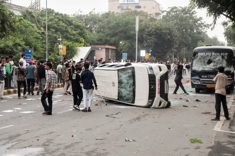CJP मार्च हिंसा: उपद्रवियों की पहचान में जुटी दिल्ली पुलिस