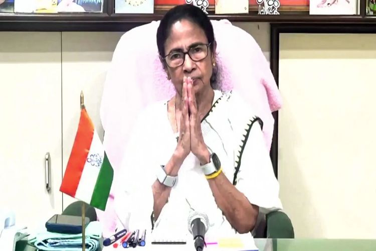 Three rival groups hold separate events on Martyrs' Day in Kolkata