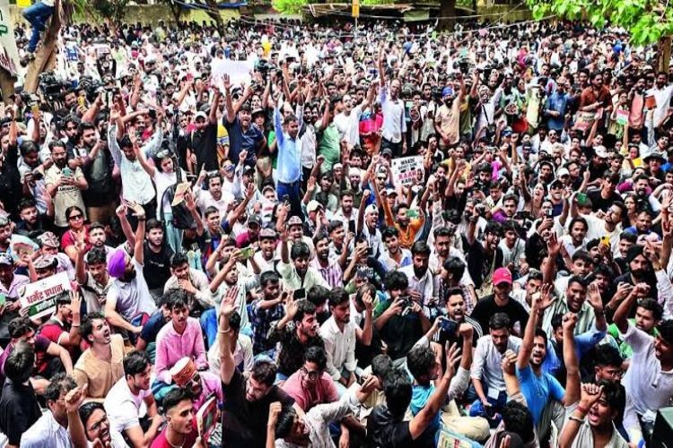 Some people barged into the CJP protest to further their agenda and create unrest: Fadnavis