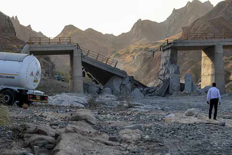 Iran launches fresh attacks on Kuwait's power plants, desalination plants
