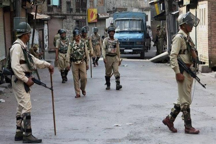 Jammu and Kashmir: Suspected terrorists attack police team in Anantnag, one soldier injured