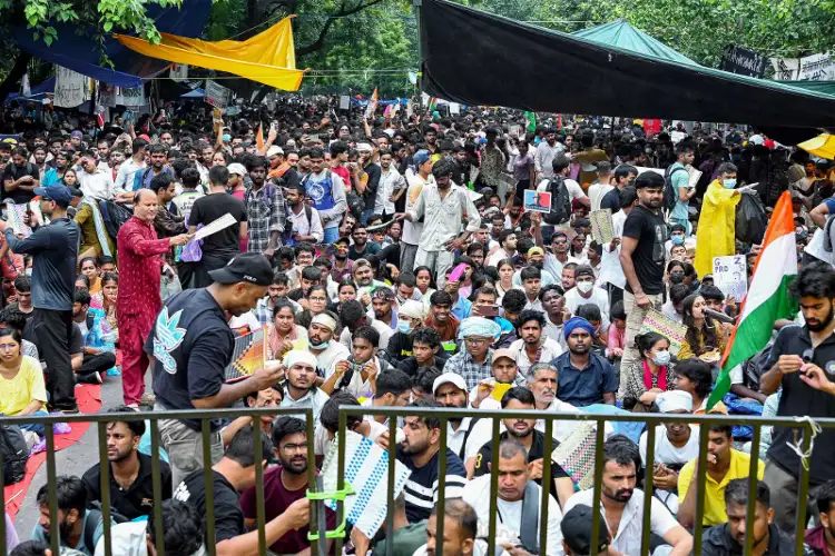 130 police personnel, 65 students injured; 15 FIRs registered in connection with CJP's July 20 protest, say Delhi police sources