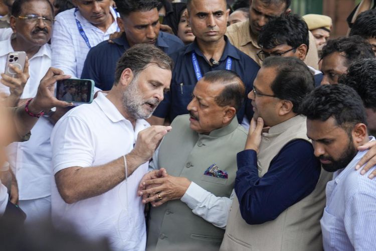 PM cannot fight youth, nothing but Pradhan's removal is acceptable: Rahul