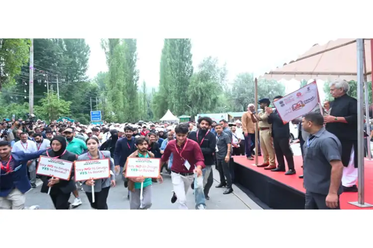 J&K: LG Manoj Sinha flags off Reading Marathon at Chinar Book Festival