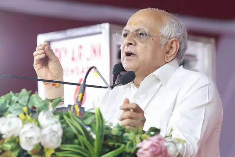 Gujarat CM lauds journalists' role in providing timely information amid heavy rains