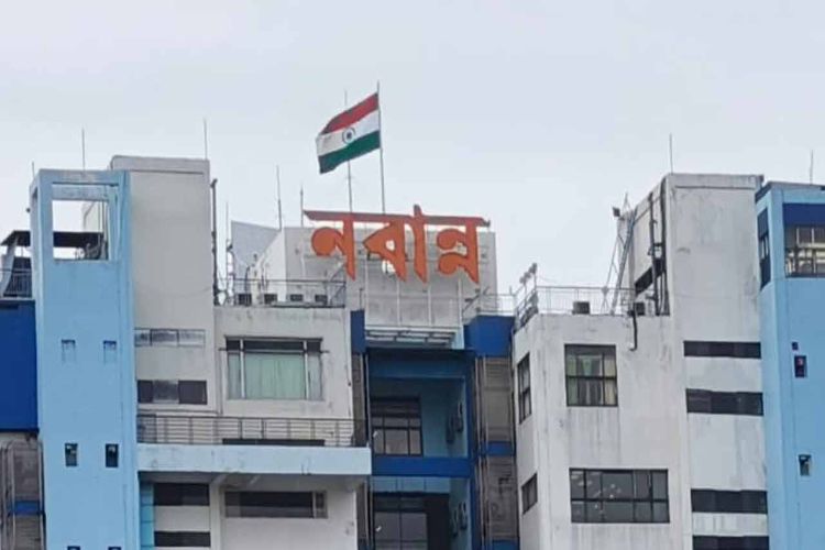 Bengal: The colour of the nameplate at 'Nabanna' has been changed from blue to saffron.