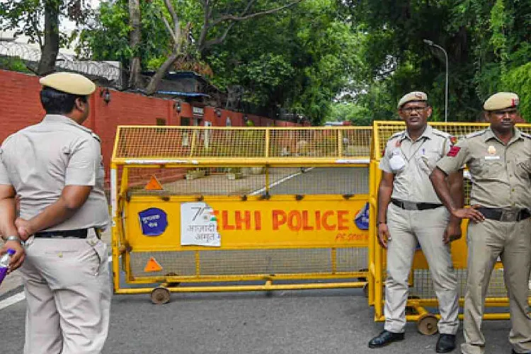 Three-storey building tilts in Delhi's Geeta Colony; police reach the spot.
