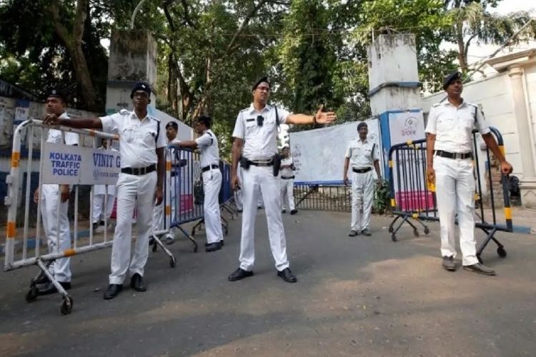 Kolkata Police's STF busts inter-state drug smuggling gang, seven detained: Chief Minister