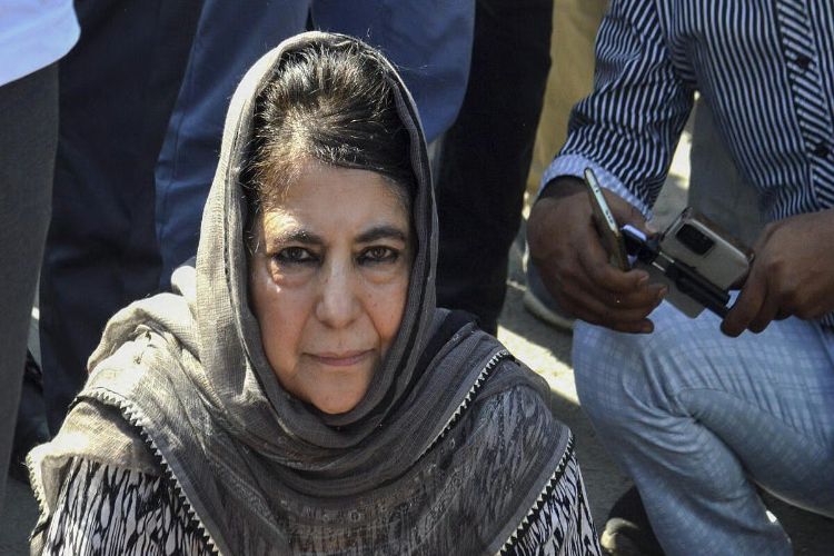Mehbooba Mufti apologizes for her statement justifying the use of force against Kashmiri people