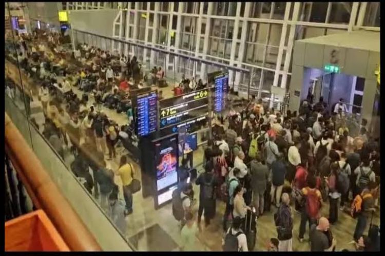 Hundreds of passengers stranded at Chennai airport's international terminal