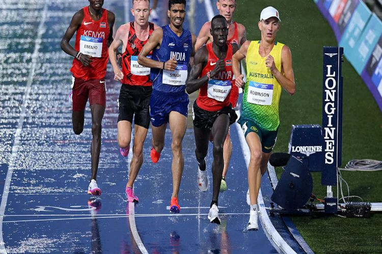 Gulveer creates history by winning silver medal in 10,000m
