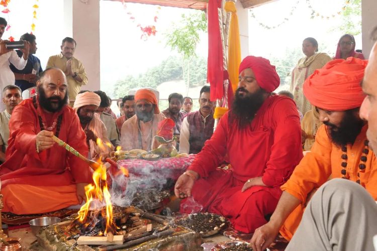 Amarnath Yatra: 'Chhadi Mubarak' taken to Pahalgam for annual religious rituals