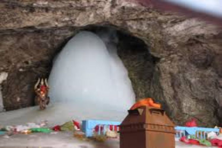 2,051 pilgrims leave Jammu base camp for Amarnath cave shrine