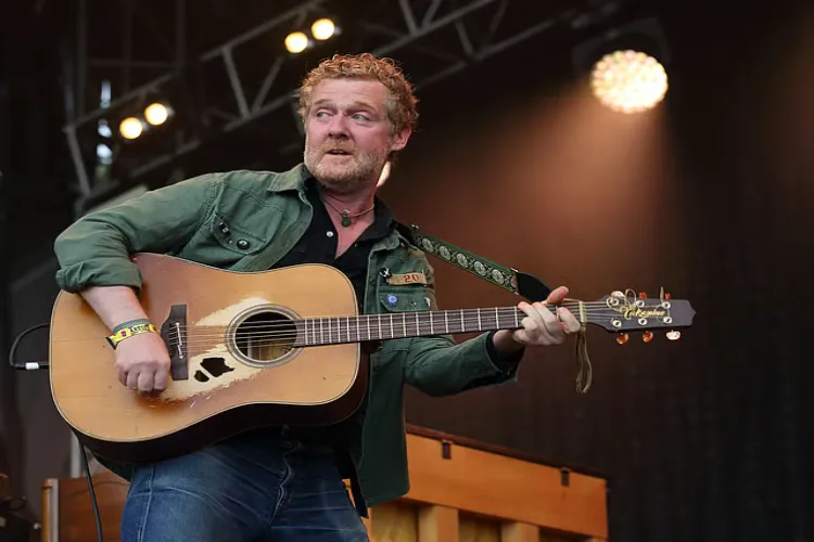 Oscar winner Glen Hansard dies in a road accident.