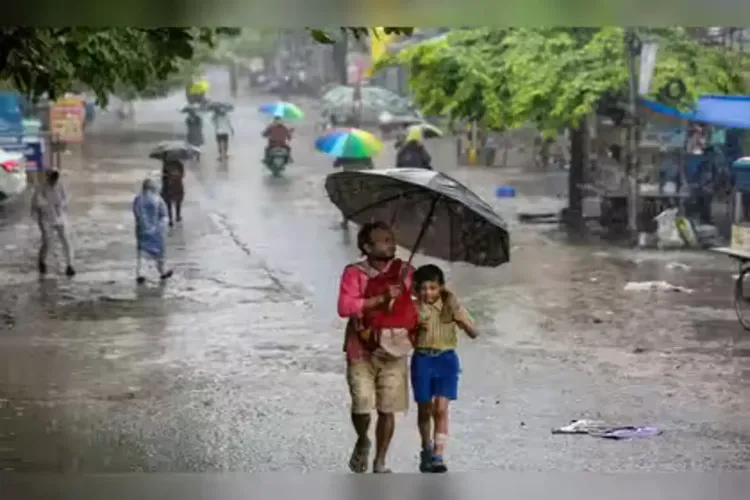 Red alert for heavy rain in Gujarat and Kerala.