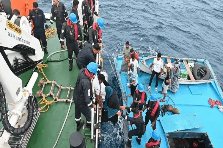 Keralam: 17 fishermen rescued after engine failure off Kozhikode coast