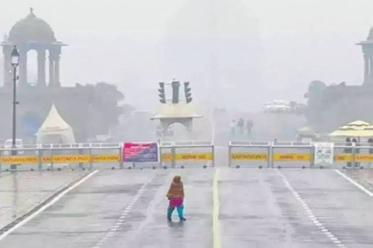 Light rain expected in Delhi, minimum temperature recorded at 27.9 degrees Celsius