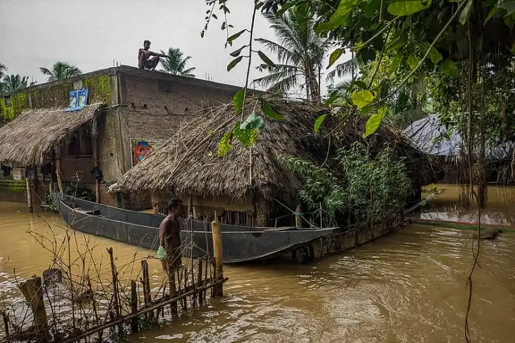 Odisha: Floodwaters inundate Dokandar village in Puri, residents seek urgent relief