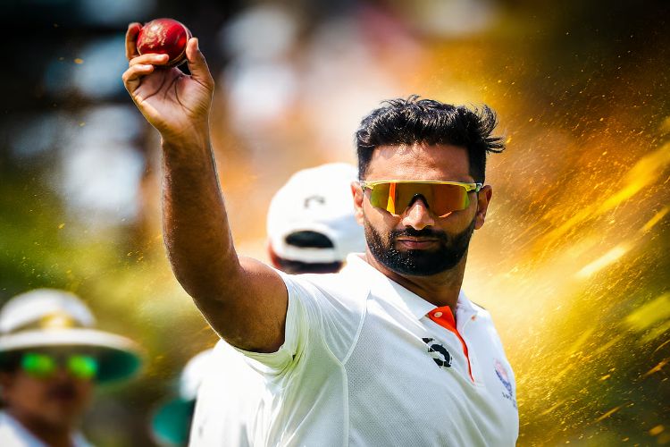 Aaqib Nabi sustituye por primera vez al lesionado Bumrah en la selección india de críquet para partidos de prueba.