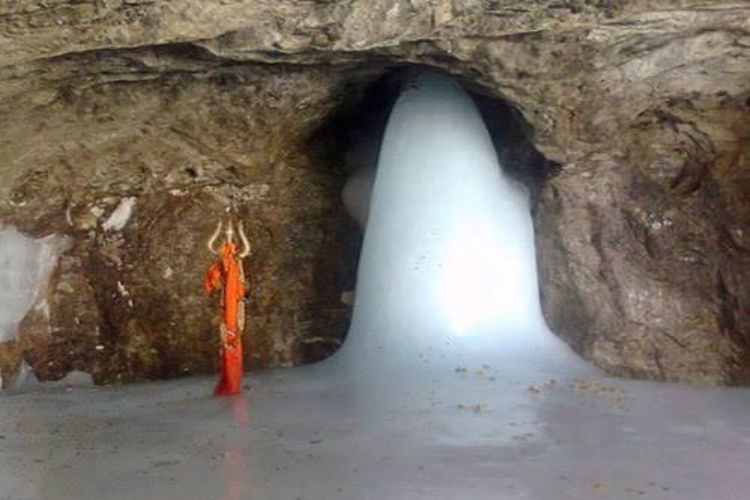 Jammu hacia Cachemira para realizar la peregrinación de Amarnath.