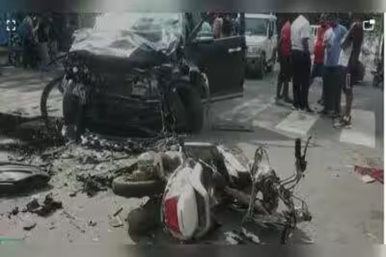 A young man was injured in a dispute over a collision between a car and a scooter.