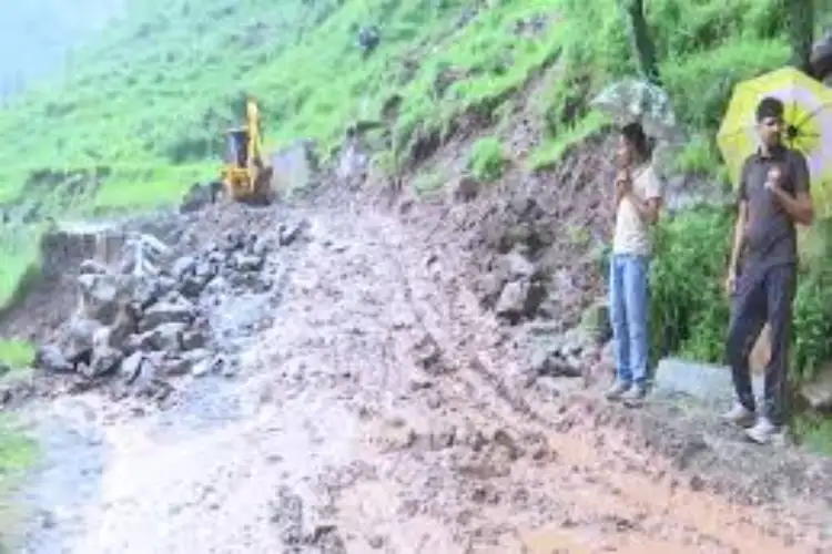 J-K: Manjakote's Gambir Mughlan, nearby Panchayats worst hit by floods; road connectivity severely affected