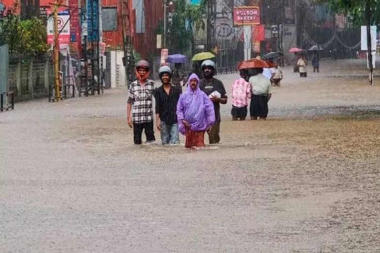 Heavy rains lash northern Kerala, with Bayar receiving the highest rainfall of 121.5 mm.