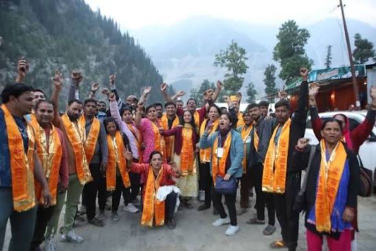 A new batch of 964 pilgrims left for the Amarnath Yatra from Jammu.