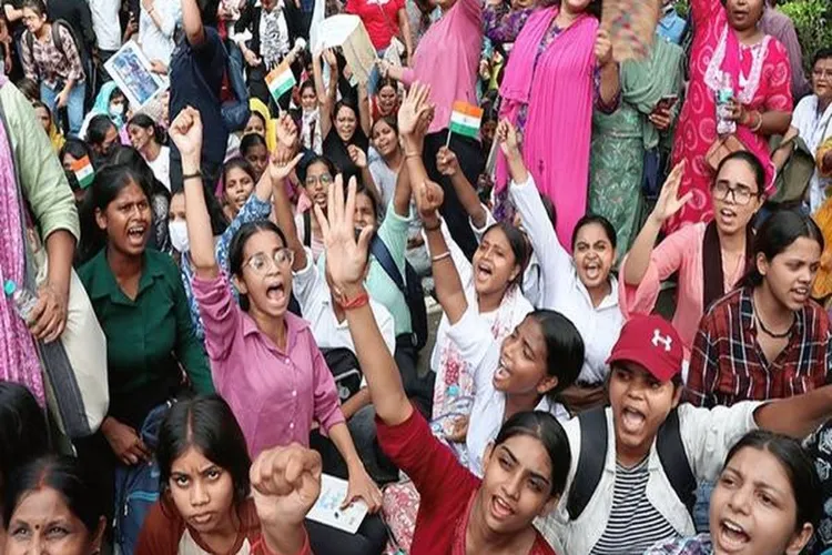 Girls hurling 'abuses' at Jantar Mantar: 'Misguided kids' or deep-seated outrage?