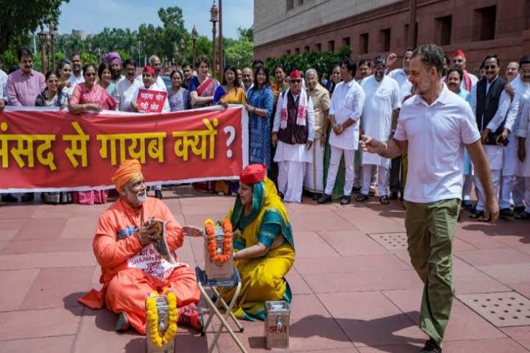 Opposition leaders march in Parliament premises over crackdown on students and 'offering theft'