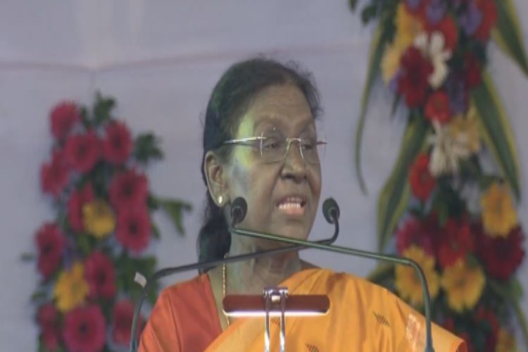 President offers prayers at Shiva temple in Ganjam, concludes three-day Odisha visit