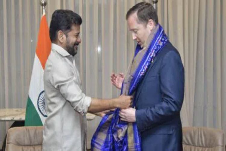 Chief Minister Reddy meets US Ambassador in Delhi, discusses visas and strengthening ties