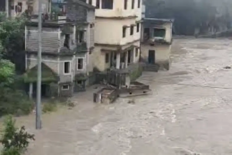 Alaknanda, Mandakini rivers cross warning level in Rudraprayag; administration issues alert