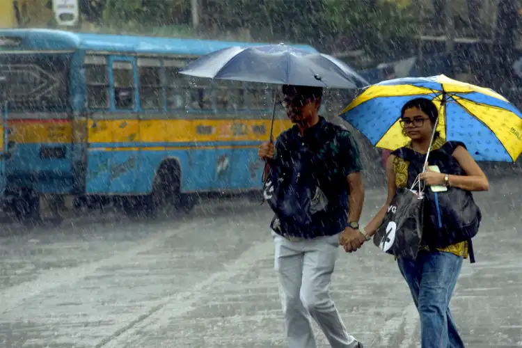 IMD issues widespread rain alert for next 24 hours; Odisha likely to receive extremely heavy rainfall