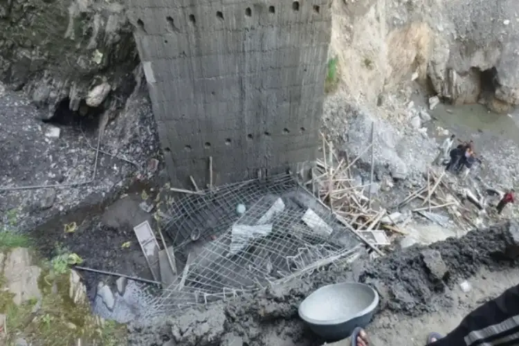 J-K: Six-metre culvert collapses on Gill Kunan Road in Doda