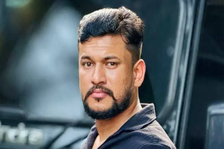 A fresh case has been registered against notorious criminal Ayanki for his Facebook post on the Kerala Chief Minister.