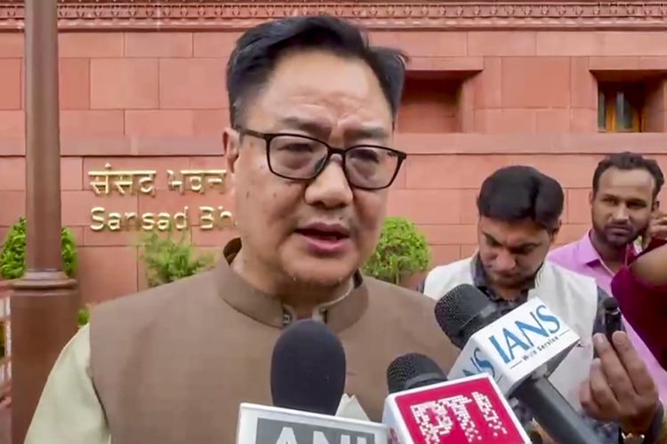 On Rijiju's jibe on women's reservation, Rahul said, don't link it with delimitation.