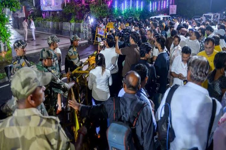 ABVP workers clash with police near Chief Minister's residence in Jharkhand, eight to ten people detained