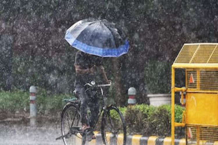 Humidity rises in Delhi, temperature reaches 27.6 degrees Celsius; moderate rain forecast