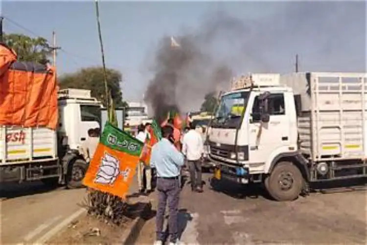 Jharkhand Bandh: BJP workers block Ratu Road in Ranchi against alleged police action on students