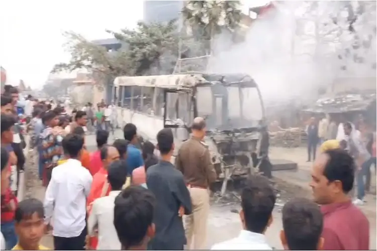 Bihar: Bus catches fire on NH-27 overbridge in Muzaffarpur, all 35 passengers evacuated