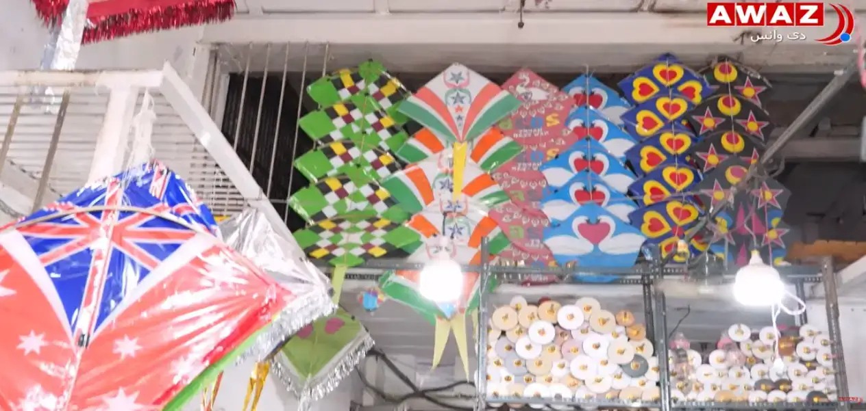 Lal Kuan's Kite Market: Where the spirit of patriotism shines in a sky adorned with the colors of Hindu-Muslim unity.