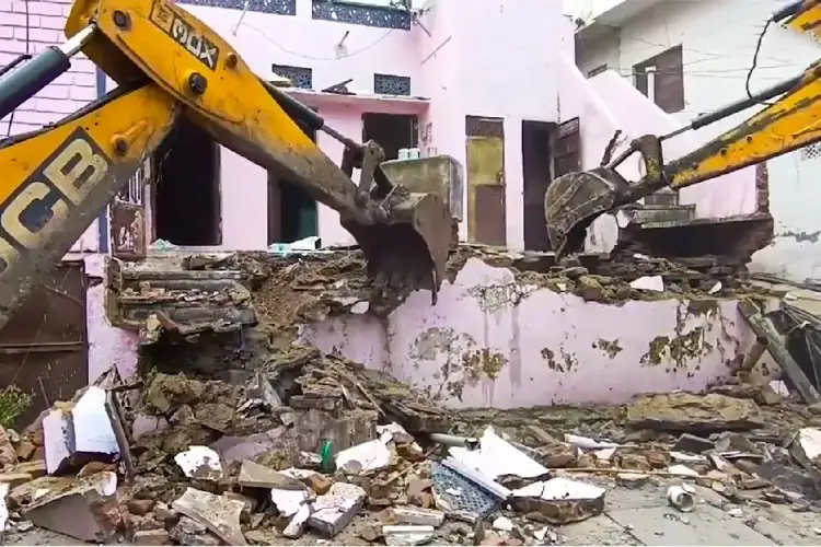 Supreme Court mulls rehabilitation policy for persons affected by demolition of illegal structures