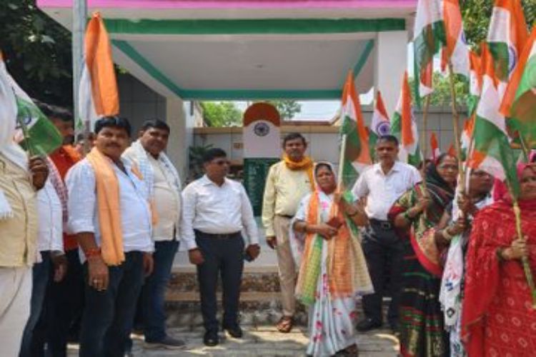 Heat debilitates students during Deoria's Tiranga Yatra, leaving more than 25 hospitalized