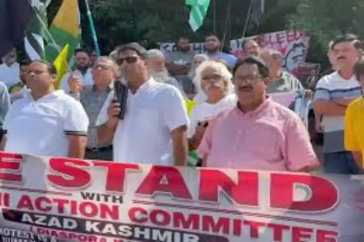 Kashmiri diaspora protests outside Pakistan consulate in Bradford over violence in PoJK
