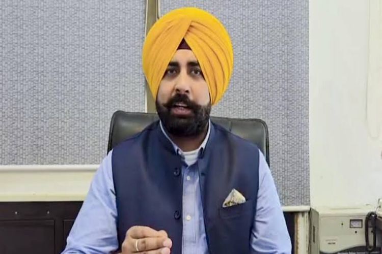 SAD chief Sukhbir Badal, injured in a kirpan attack, discharged from Nanded hospital: Police