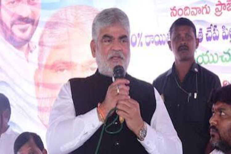 Congress MLA Mahesh apologises for breaking seat belt rules