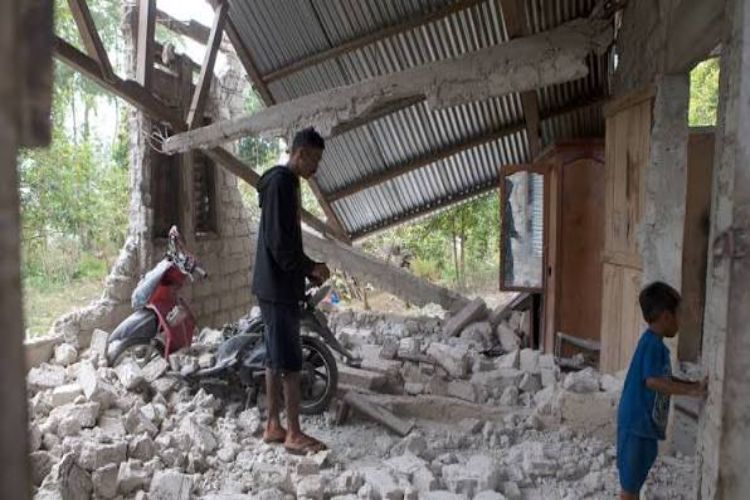 Search continues for people trapped under rubble in quake-hit Indonesia, death toll rises to 53